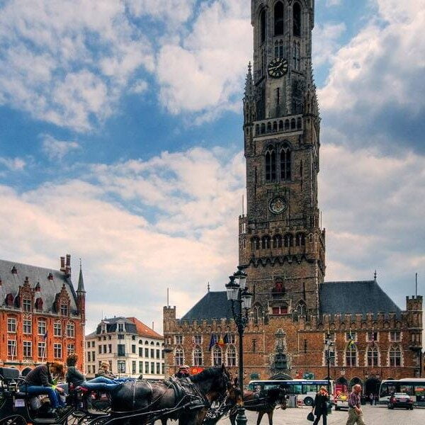Bruges_Market_Square_and_Belfry-walking-tour-1-large