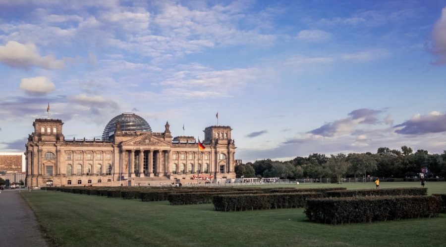 How can you explore Berlin sustainably on foot?
